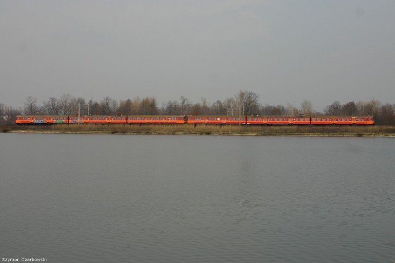 Zwei EN57 als Personenzug nach Katowice in Goczałkowice am 10.03.2007