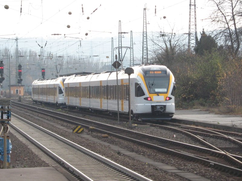 Zwei ET 5 Triebz�ge der EUROBAHN unter Cantus Logo abgestellt im Bahnhof Bebra.
