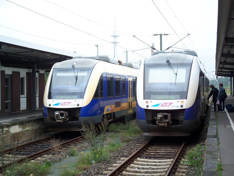 Zwei EVG Triebz�ge in Bremerhaven Hbf (21.8.2007)