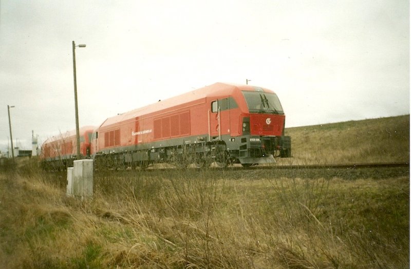 Zwei f�r die Litauische Eisenbahn bestimmte ER20-Loks im M�rz 2008 im Breitspurteil von Mukran.