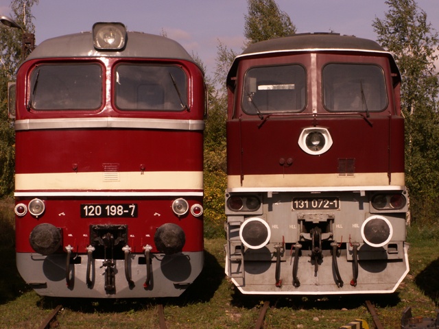 Zwei Generationen nebeneinander: V200 (120 198-7) und V 300 (131 072-1)
im Bw Weimar