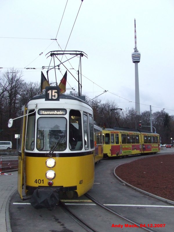 Zwei GT-4 stehen an ihren letzten Einsatztagen am Fernsehturm zur Abfahrt bereit. (04.12.2007)