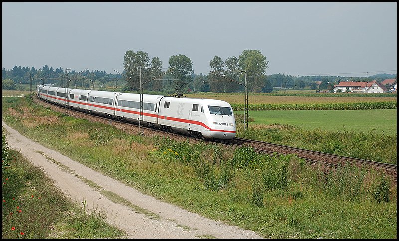 Zwei ICE-2-Triebzge sind auf der Fahrt nach Mnchen Hbf. Aufgenommen in den Sommerferien 2008 bei Hattenhofen.