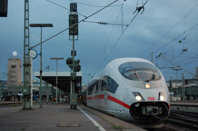 Zwei ICE-3-Triebzge standen am Abend des 03.09.07 auf Gleis 9 des Stuttgarter HBFs.