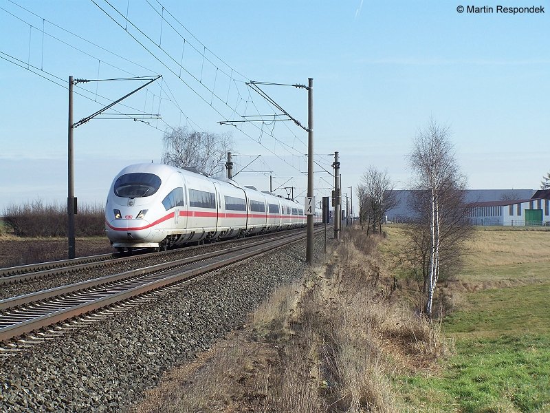 Zwei ICE-3 Zge passieren Km 7,4 bei Frth(Bayern) am 08.Febraur 2008.