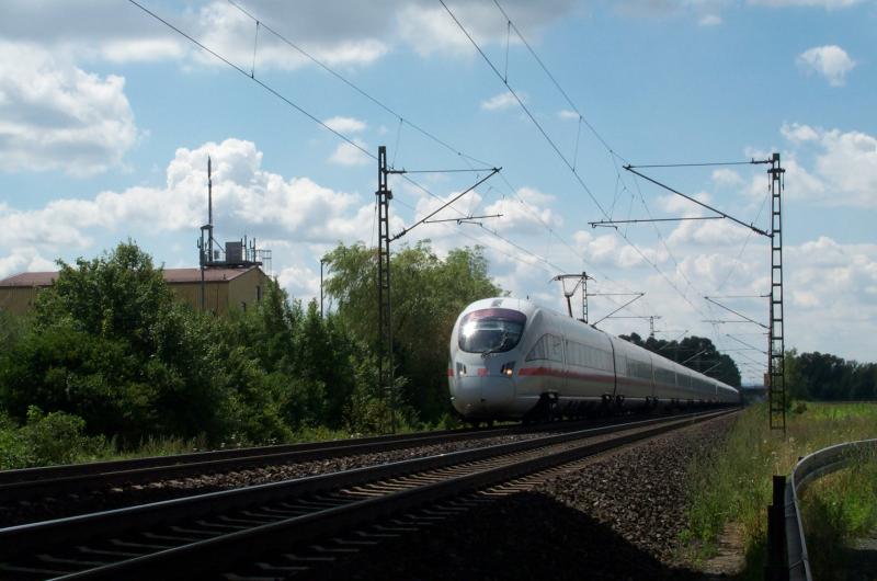 Zwei ICE-T als ICE 1518 und ICE 1718 von Mnchen nach Hamburg ber Lichtenfels, Saalfeld, Leipzig und Berlin. 04.08.05