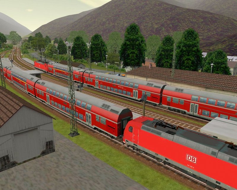 Zwei IRE-zge treffen in Hornberg aufeinander. Beides Dotstos mit 146.2. Schwarzwaldbahn Halycon