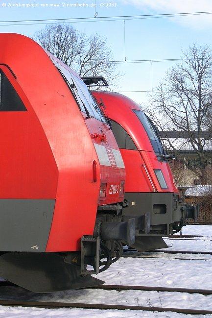 Zwei Kraftpakete: 152 068 und 1116 058 Anfang Februar in M�nchen-Trudering.