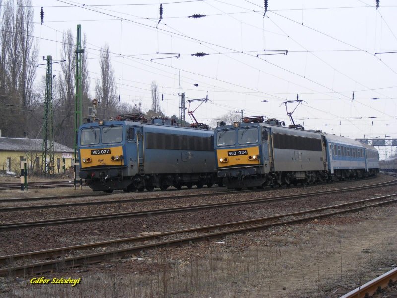 Zwei Loks der Br. V63 der MV in Gdllő.
29.02.2008.
