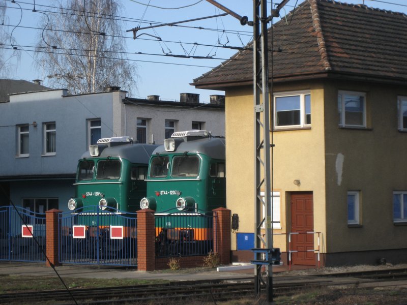 Zwei Loks ST44-1203 und 1204 von der PKP Cargo am 30.03.2008 in Bydgoszcz (Bromberg). 
