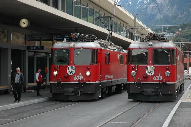 Zwei mal Ge 4/4'' am neu gestaltenten Bahnhofvorplatz (Arosabahn) in Chur. 04.10.05