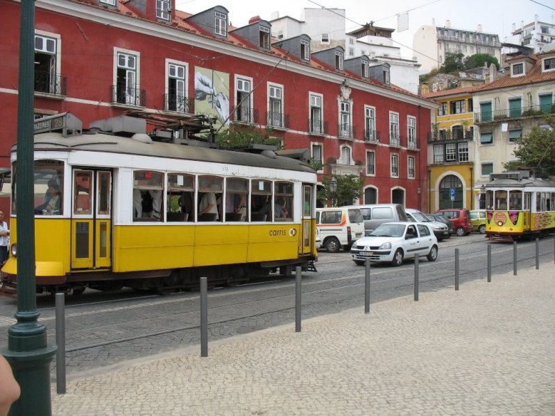 Zwei mal die Touristen - Linie 28 unterhalb der Burg