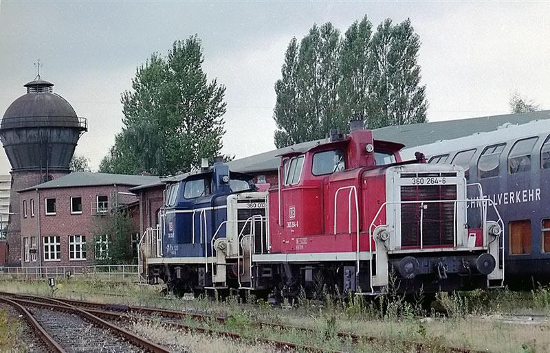 Zwei Rangierloks der BR 360 abgestellt im Bw Lbeck.
Aufn. ca.1982