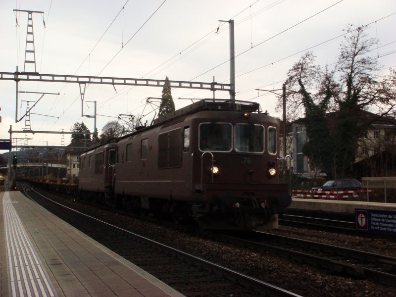 Zwei Re 4/4 mit GZ in Liestal am 15.01.2008