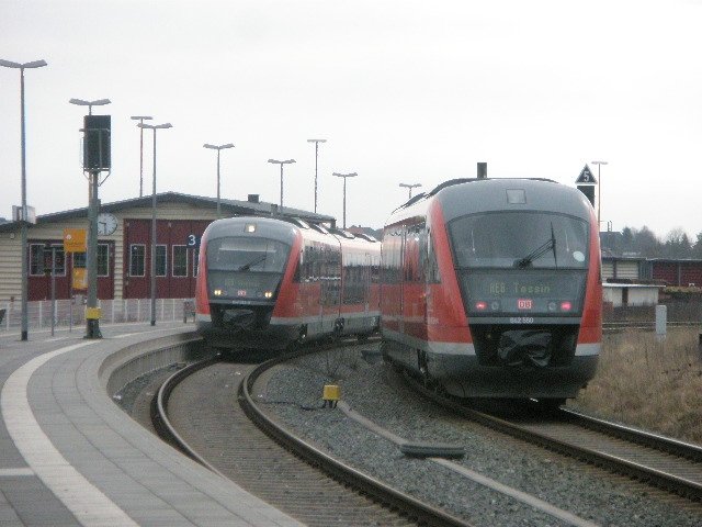 Zwei Regios in Bad Doberan am 15.3.2009.