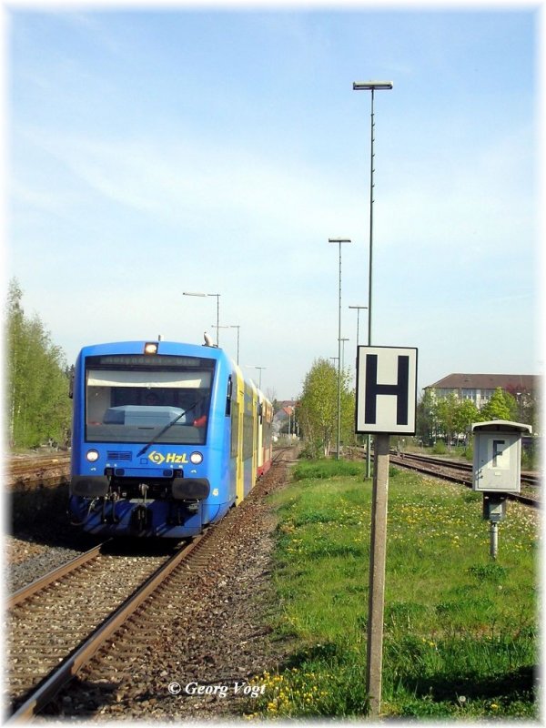 Zwei RegioShuttle der HzL erreichen am Morgen des 22.04.07 den Bahnhof Balingen (Wrttemberg).