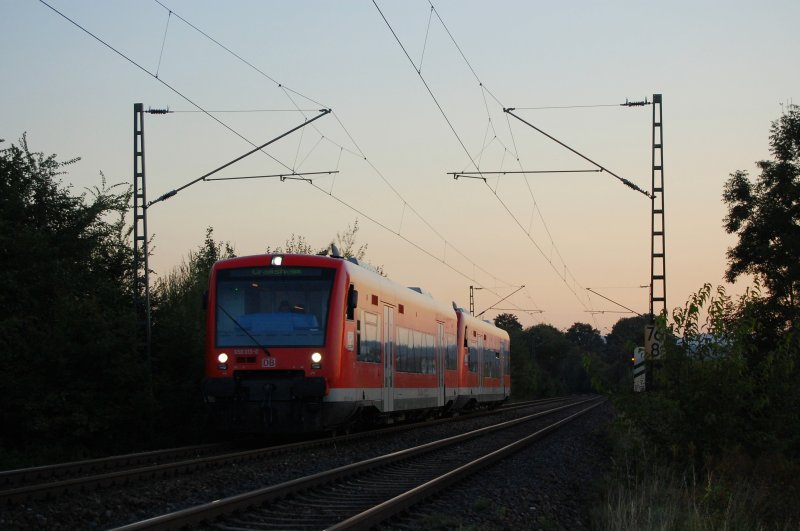 Zwei RegioShuttles der DB-ZugBus durchfahren hier Streckenkilometer 76,8 der KBS 786 in Hhe Aalen-Hofen, wenige Minuten vor dem nchsten palnmigen Halt, dem Regionalbahnhof Goldshfe.