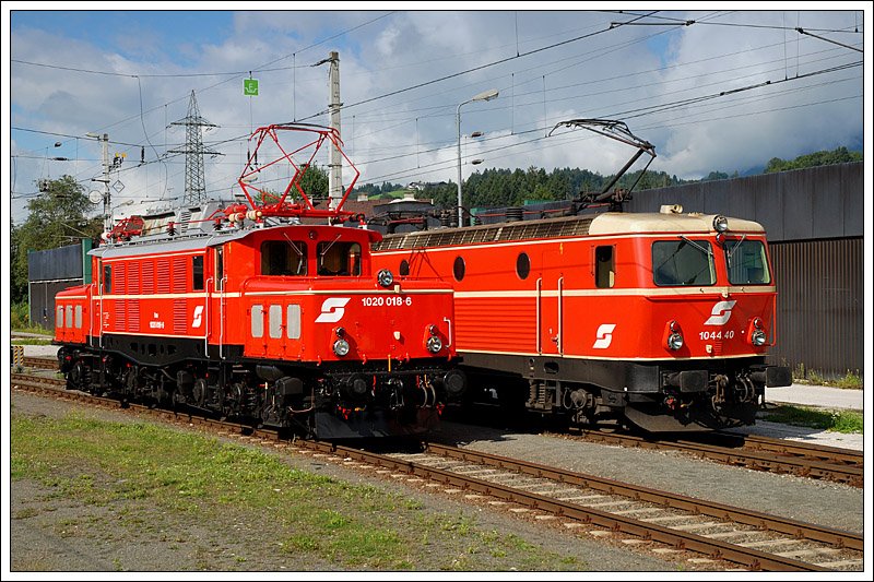 Zwei Schnheiten nebeneinander: 1020 018 neben 1044.40 am 24.8.2008 in der Traktion in Wrgl aufgenommen.