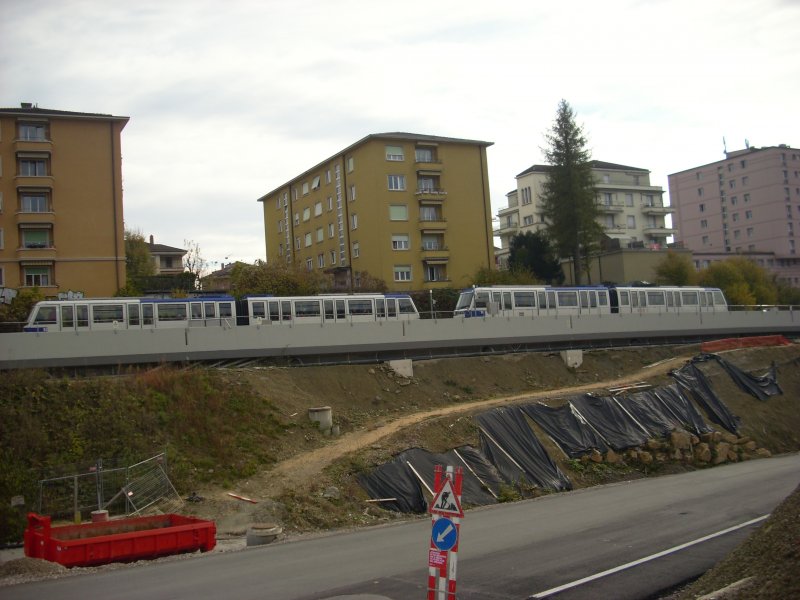 Zwei Triebwagen der neuen Metro M2 in Lausanne am 3.11.08.