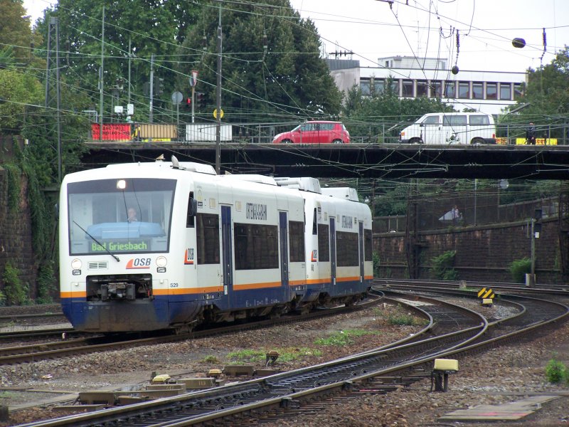 Zwei Triebwagen der Ortenau S-Bahn OSB bei der Einfahrt in den Bahnhof Offenburg. Der Zug fuhr nach Bad Griesbach. Aufgenommen am 3.September 2007.
