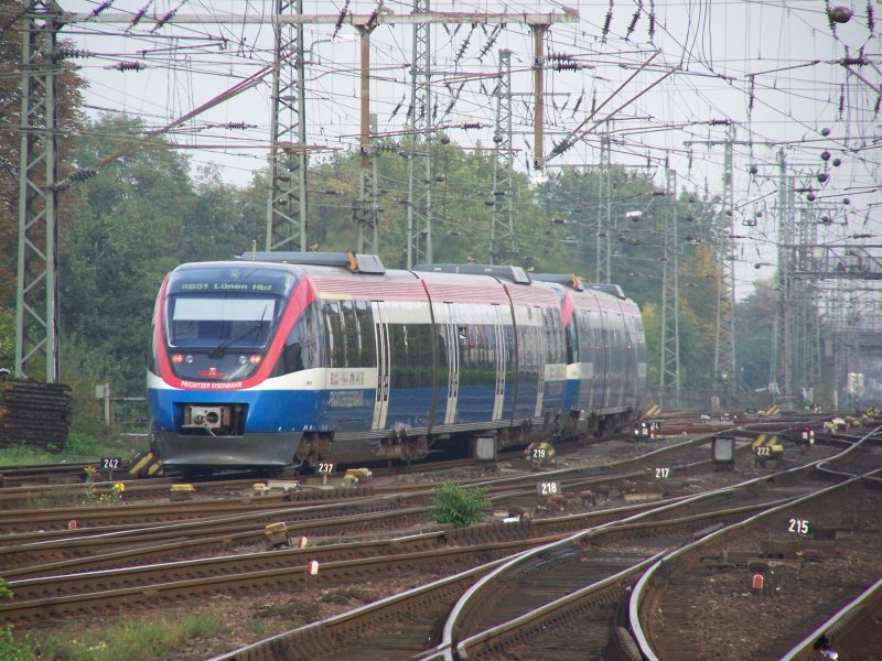 Zwei Triebwagen der Prignitzer Eisenbahn PEG bei der Ausfahrt aus Dortmund Hbf. Der Zug fuhr nach Lnen Hbf. Aufgenommen am 4.Oktober 2007