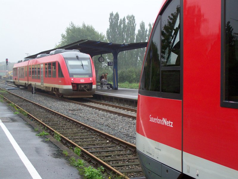 Zwei Triebzge der Br.648  Sauerland Netz  im Bahnhof Frndenberg.
Der 648er im Hintergrund fuhr als RB54 nach Neuenrad. Aufnahme vom 4.Oktober 2007