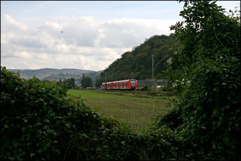 Zwei unbekannte 426er fahren als RE16 (RE 29682)  RUHR-SIEG-EXPRESS nach Essen. (30.09.07)