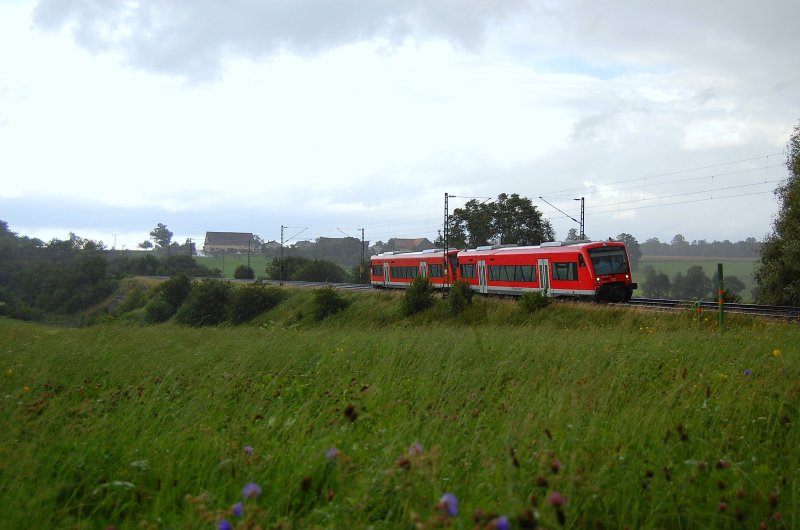 Zwei unbekannte 650er fahren am 24.07.07 als RegionalExpress von Crailsheim nach Ulm HBF, hier in Hhe Aalen-Oberalfingen ausgenommen.