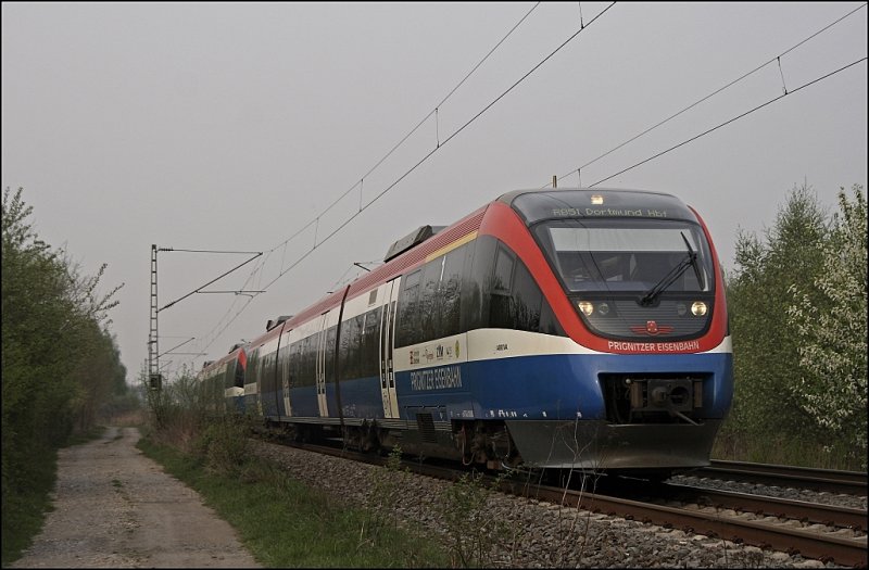 Zwei VT643er der PEG werden in wenigen Augenblicken als PEG99840(RB51  WESTM�NSTERLAND-Bahn ) die Station Dortmund-Derne erreichen. (14.04.2009)
