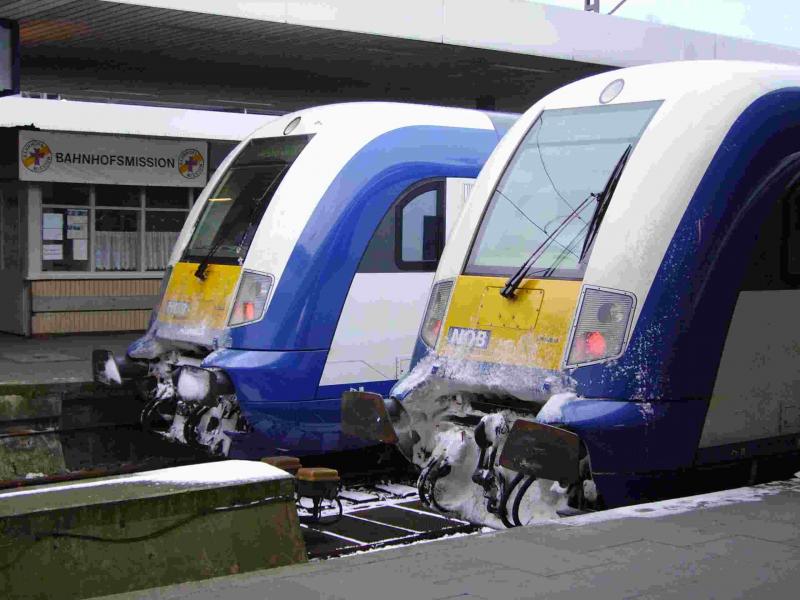 Zwei Z�ge der NOB in Hamburg-Altona,28,12,2005