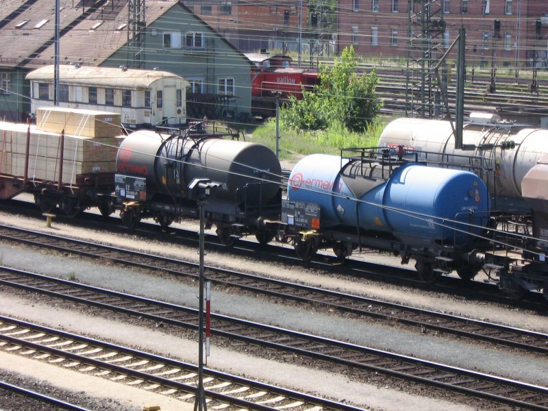 Zwei zweiachsige Kesselwagen am 1.7.2007 am Rangierbahnhof N�rnberg.