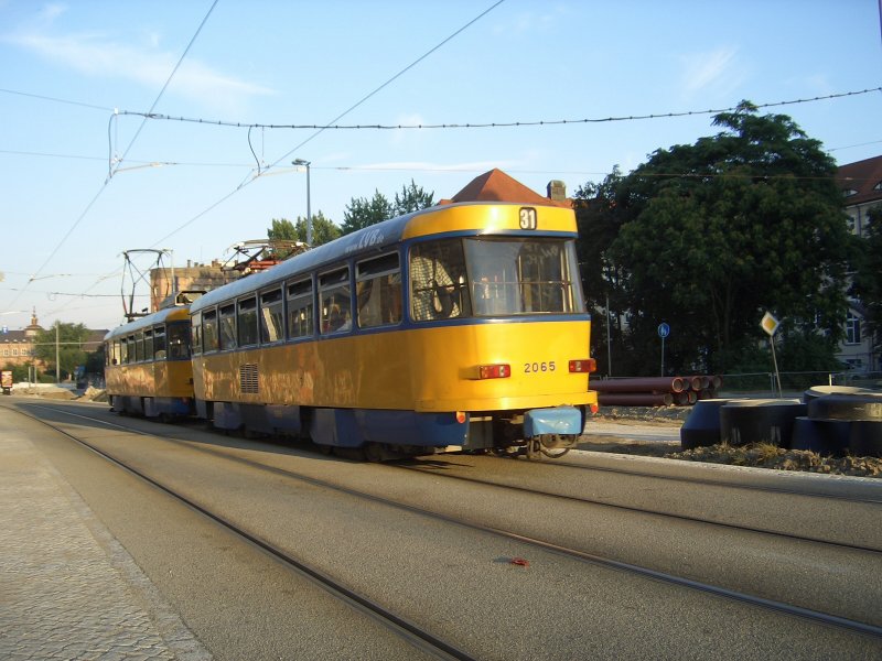 Zweier-Tatrazug der Linie 31 in Leipzig, Foto von 2005, http://www.bahnbilder.de/bilder/thumbs/tn_209716.jpg