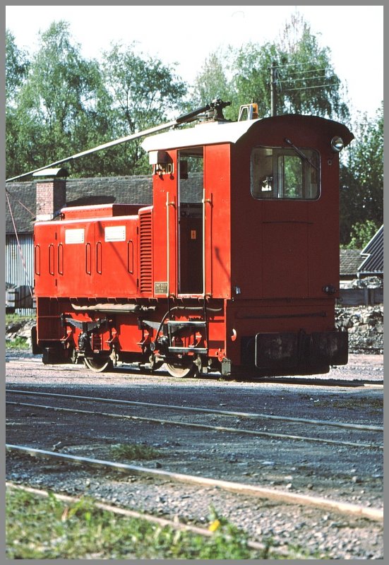 Zweikraftlok Heidi der IRR im Steinbruch Kadelberg in Koblach (A). Ich mchte hier nicht nher auf die Geschichte des  Riiuferbhnlis  eingehen. Nhere Informationen sind unter www.rheinschauen.at erhltlich. (Archiv 05/91)