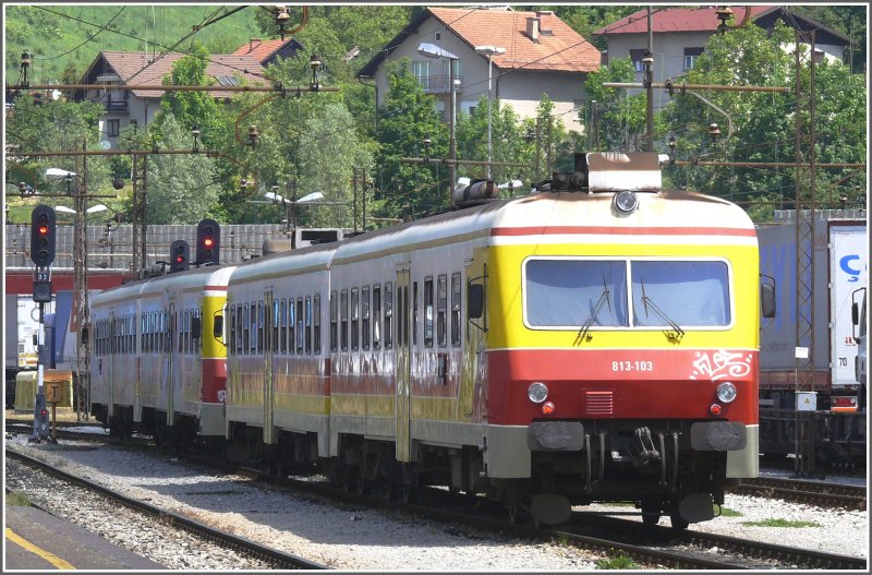 Zweimal 813/814 Dieseltriebwagen in Maribor. (14.05.2008)