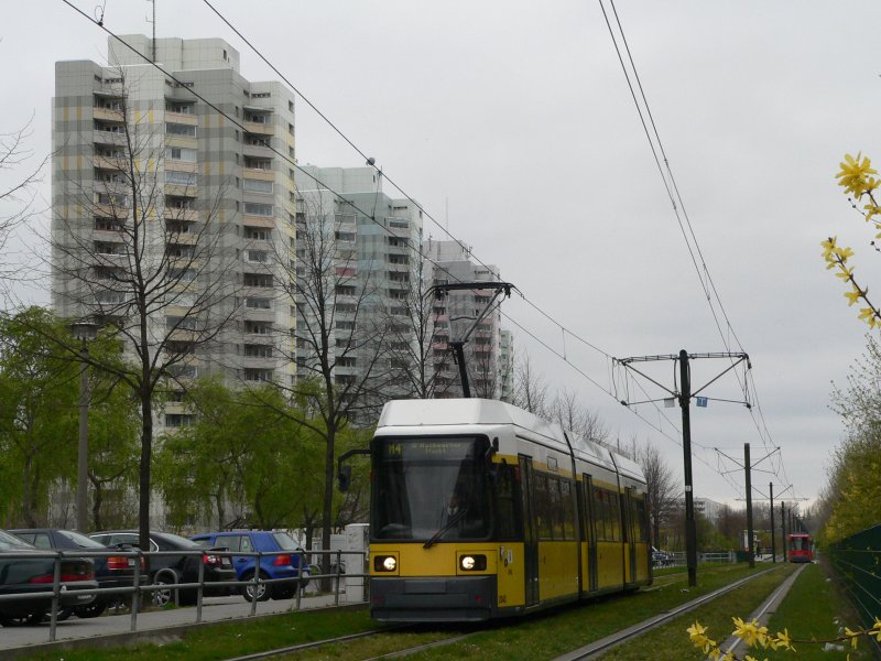 Zweirichtungsfahrzeug in Hohenschnhausen. 8.4.2007