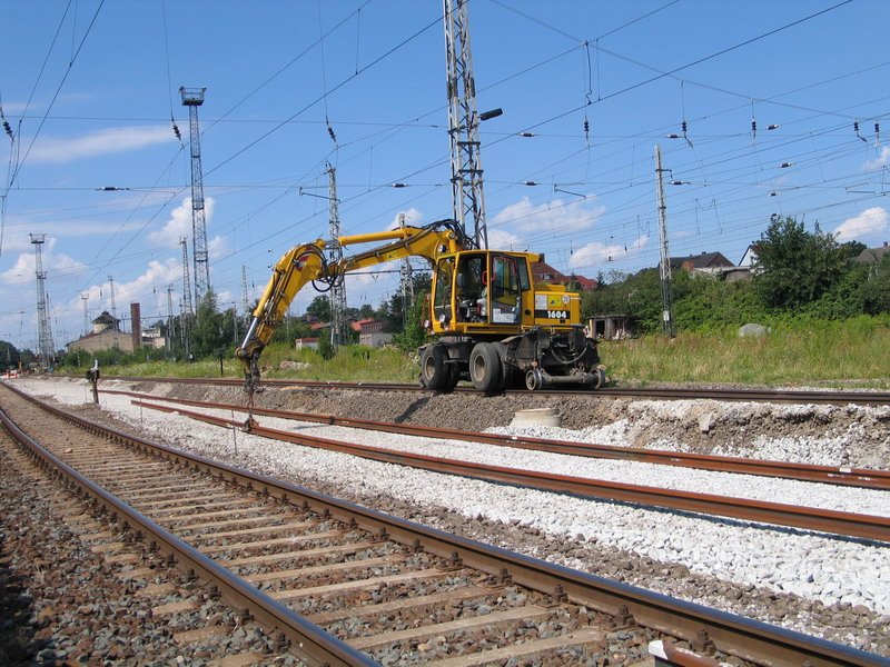 Zweiwegebagger beim Schienen ausziehen. 18.07.2007