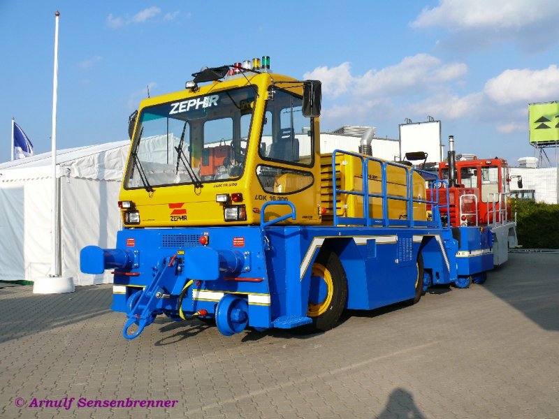 Zweiwegefahrzeug Lok16-300 der italienischen Firma Zephir. 

28.08.2008
INNOTRANS 2008 Berlin