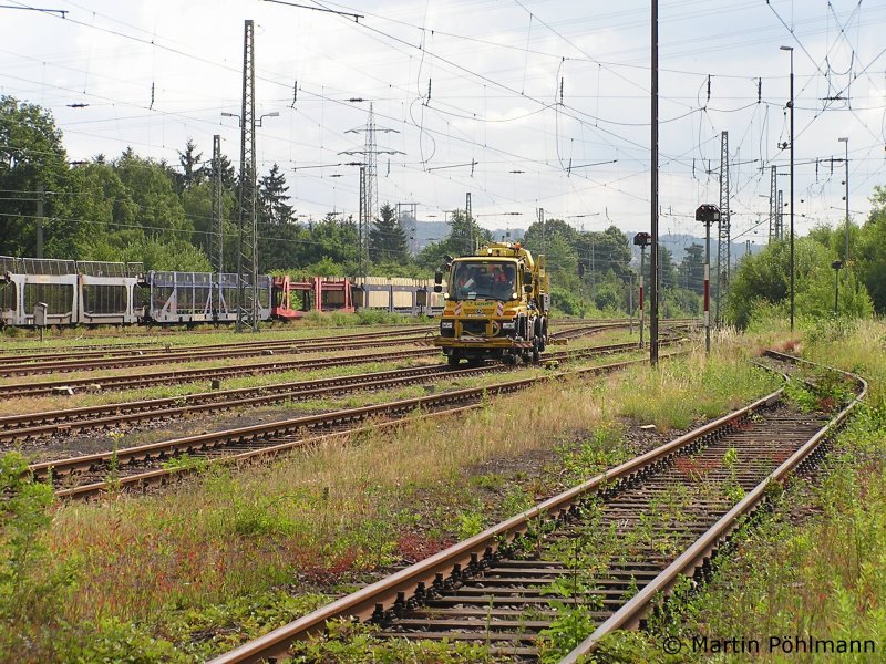 Zweiwegefahrzeug U 400 L mit Spritzaufbau am 09.07.2008 im Bahnhof Frstenhausen (Saar)