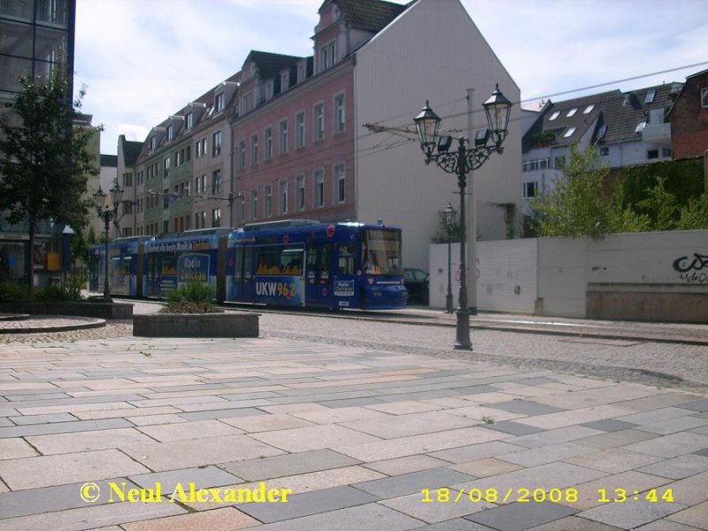 Zwickauer GT6M 907 auf der Fahrt nach Eckersbach. Hier befindet er sich gerade vor der Hst. Hauptmarkt bei der Nadelrdurchfahrt zwischen Rathaus und Theater.  Neul Alexander