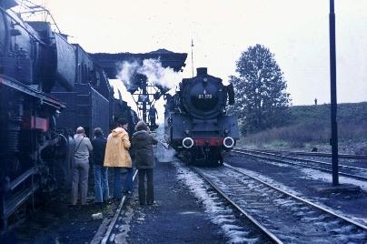 zwischen 23ern im Bw Crailsheim - 01 173 beim Wasserfassen - Eisenbahnromantik pur.