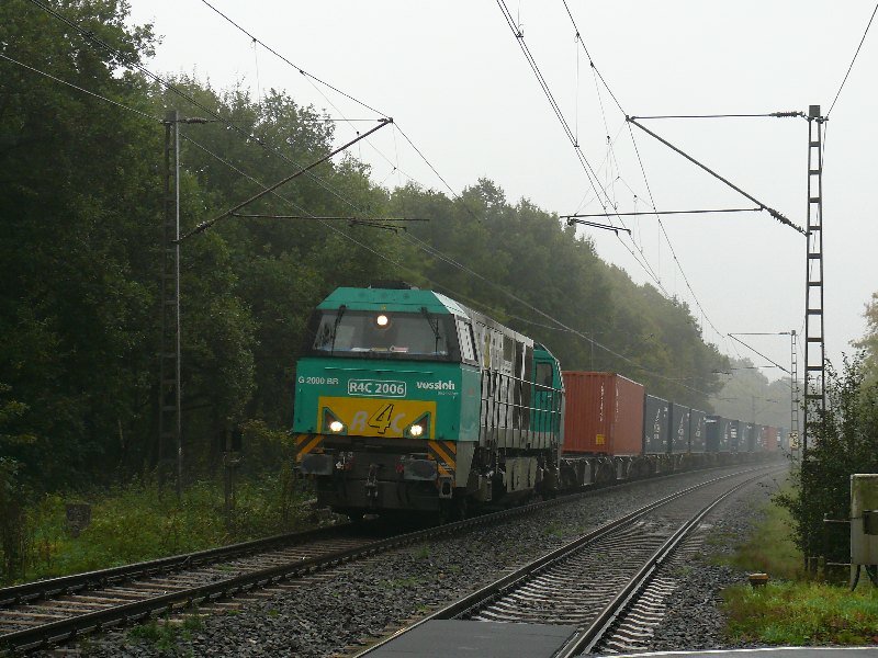 Zwischen Emmerich und Elmpt schleppt die R4C-Lok 2007 (Typ MaK G2000) ihren Gterzug bei ganz unfreundlichem Wetter in Richtung Niederlande.
Elmpt
03.10.2007