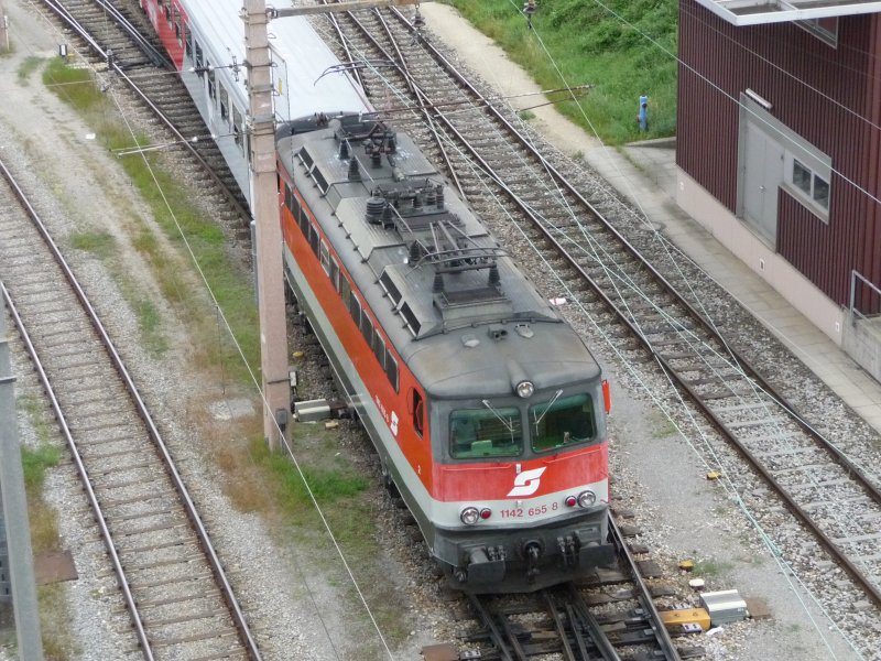 Zwischen den Stationen Wien Siemensstrae und Wien Florisdorf fuhr am 23. August 2008 die 1142 655-8 los.