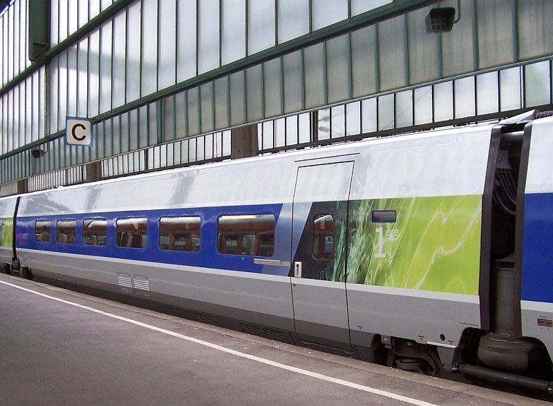 Zwischenwagen 1.Klasse im TGV POS 4406 am 27.05.2007 in Stuttgart Hbf, davon gibt es im Zug zwei. Der TGV hat drei Wagen 1.Klasse, einen Barwagen und vier Wagen 2.Klasse.