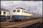 110119 verlässt mit dem Eilzug nach Koblenz am 25.3.1993 um 15.05 Uhr den Bahnhof Köln Deutz.