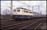 1100128 verlässt hier am 5.3.1993 um 15.13 Uhr mit einem Nahverkehrszug Köln Deutz in Richtung Hohenzollernbrücke.
